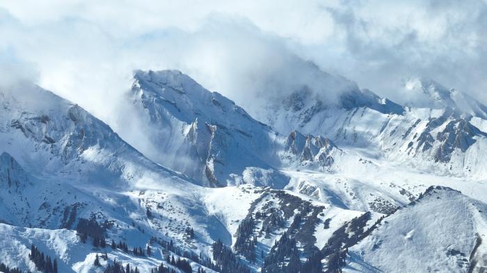 乌孙山深秋遇初雪