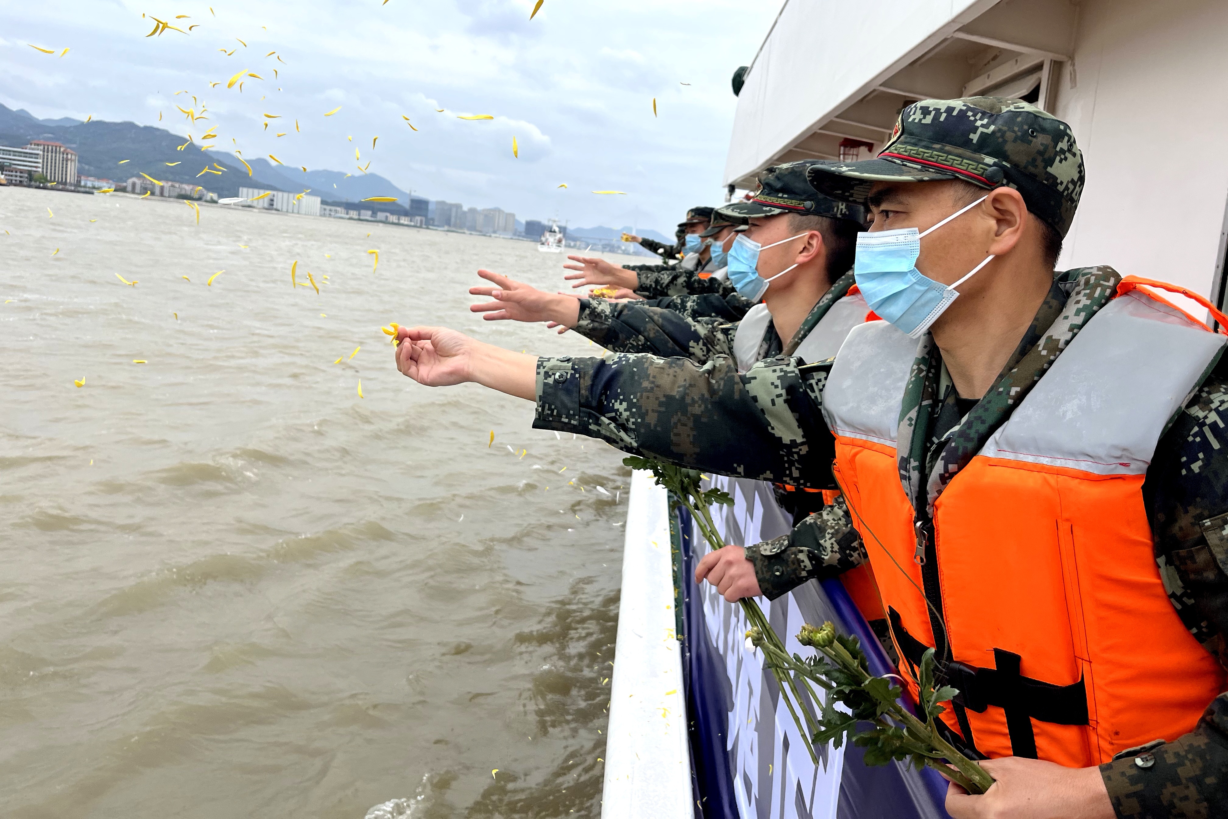 海上鸣笛、线上缅怀 福州海警多种方式祭英烈