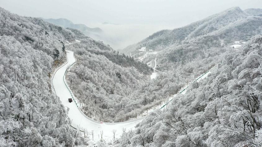 湖北?？迪稚治碲【肮?如水墨画卷